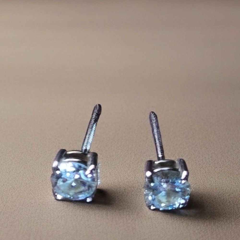 Diamond Stud Earrings Round Natural 14KT Gold 4 Prongs Minimalist